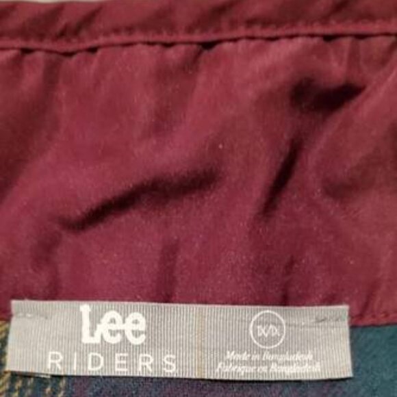 The Women's Plus size Lee Riders 1x Purple Quilted Vest is a stylish and functio - Picture 4 of 4